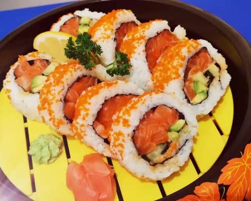 112. Spicy Salmon Roll (8pcs)辣三文鱼卷